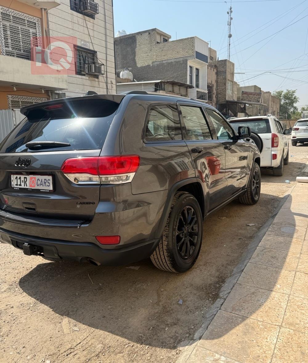 جیپ گراند شیرۆکی